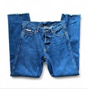 Women’s Calvin Klein Jeans 29x32 relaxed straight midwash frayed hem button fly